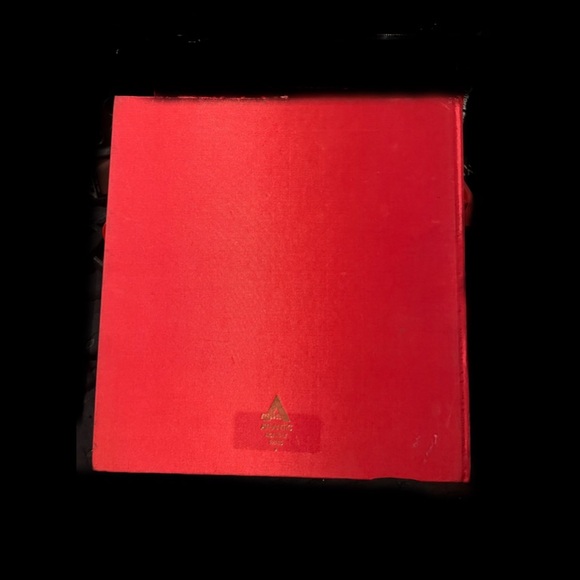 Karl Lagerfeld Illustrated 'The Emperor's New Clothes' Red Edition - Picture 6 of 6